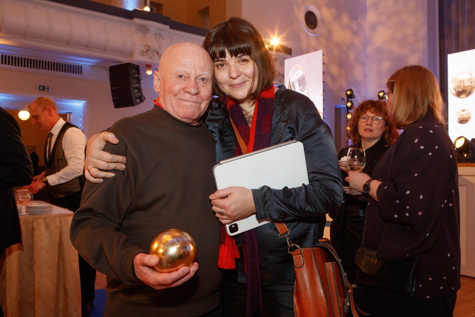 Pühapäeval audiovisuaalse kunsti sihtkapitali animafilmi aastapreemia pälvinud Priit ja Olga Pärna “Luna Rossa” jõuab aprillis Eesti kinolevisse. Eelmise aasta 